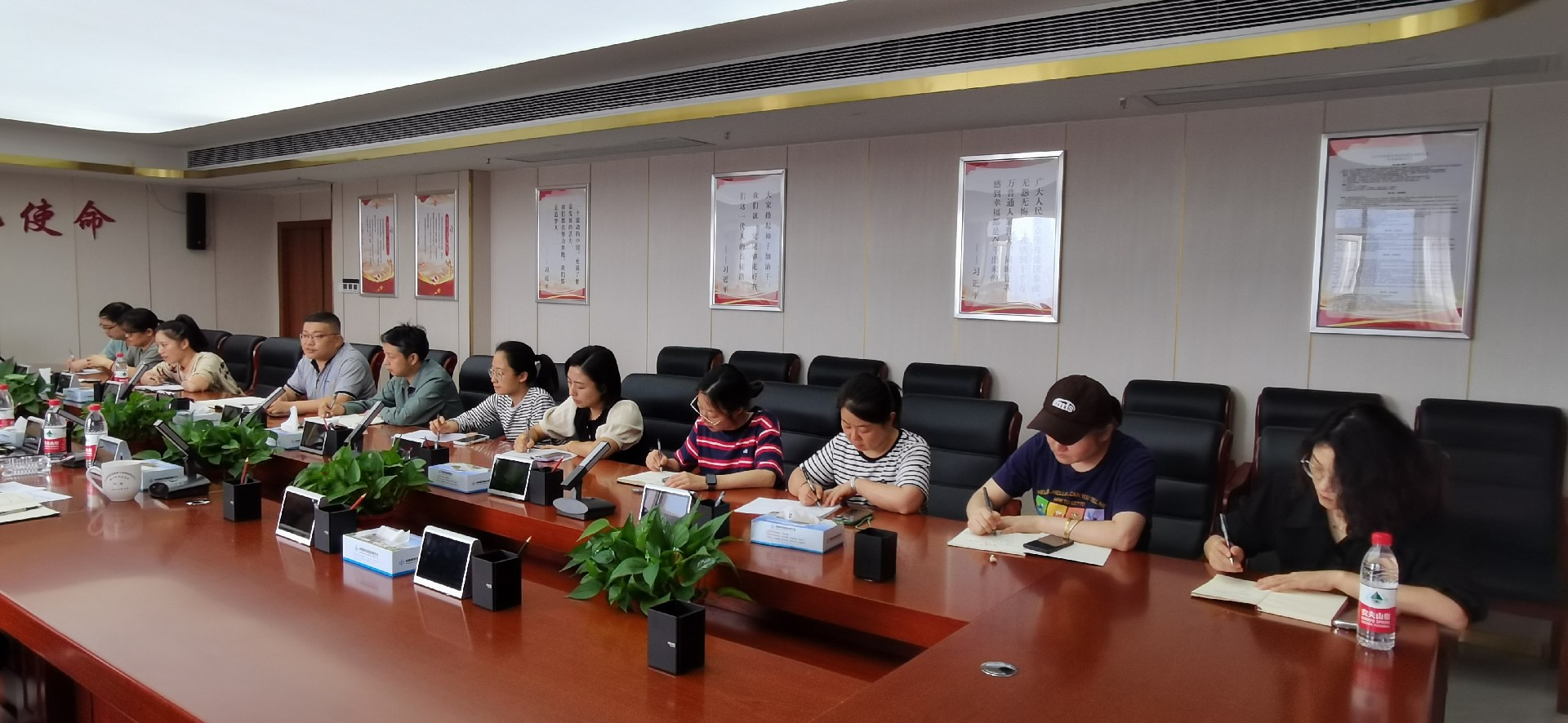 1686552164140992.jpg 经营部调研座谈4.jpg